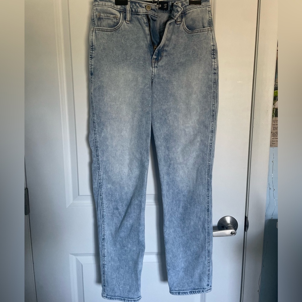 Light wash mom jeans